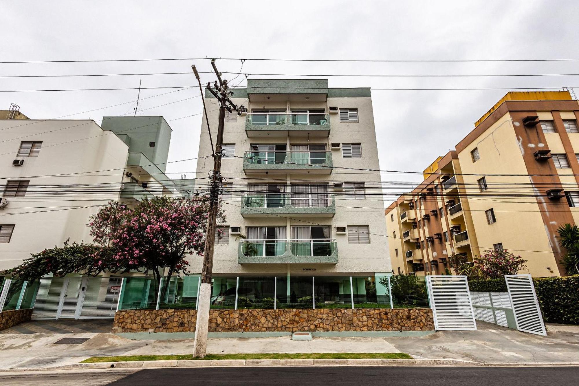 Apto Na Enseada Excelente Localizacao, 500M Da Praia, Garagem, Ar Condicionado Portaria 24 Horas 과루자 외부 사진
