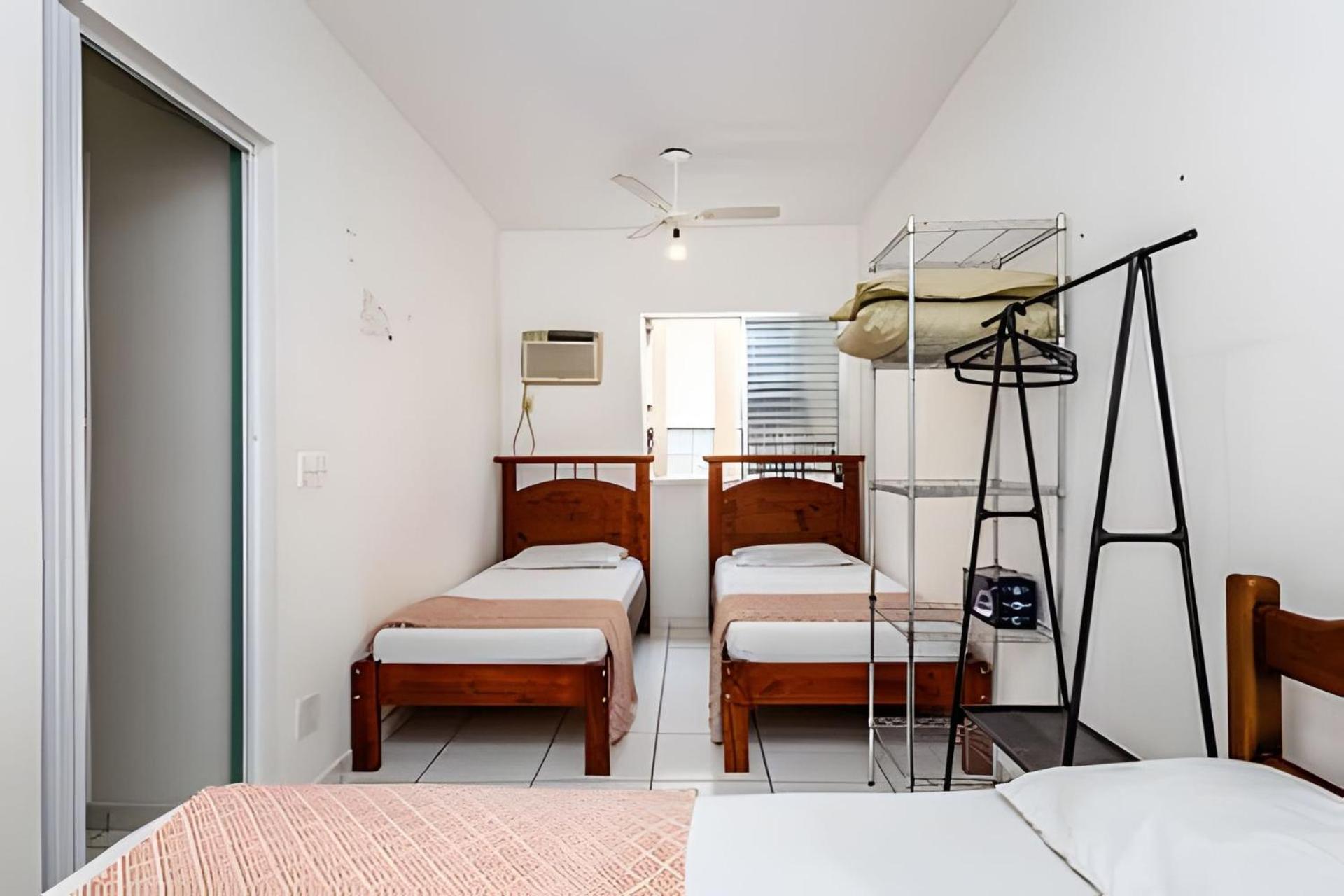 Apto Na Enseada Excelente Localizacao, 500M Da Praia, Garagem, Ar Condicionado Portaria 24 Horas 과루자 외부 사진